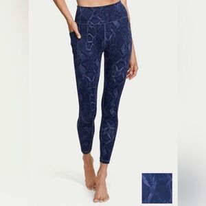 Victoria's Secret Athletic Navy Blue Snake-Print High Rise 7/8 Leggings Size 8